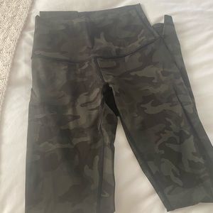 Lululemon Camo Leggings size 4, worn once